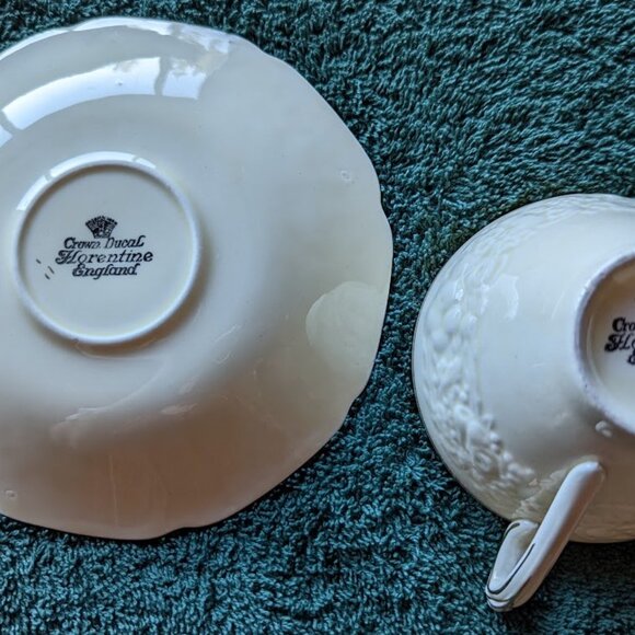 Vintage Crown Ducal Florentine Gold Band 2057  Flat Teacups – c 1950s/1960s - Picture 6 of 8